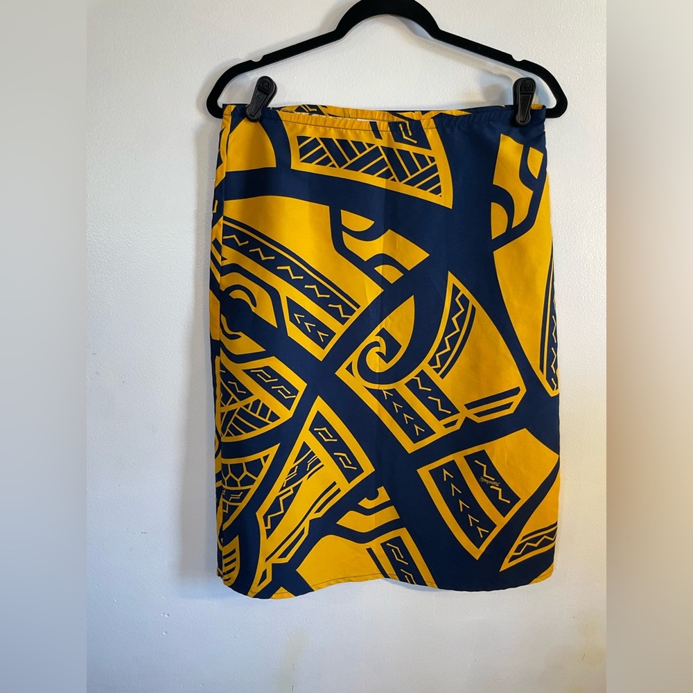 Manuhealii Navy and Yellow skirt/top